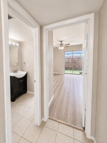 7854 Green Lawn Drive 7854, Houston, TX 77088