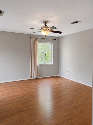 7854 Green Lawn Drive 7854, Houston, TX 77088
