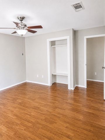 7854 Green Lawn Drive 7854, Houston, TX 77088