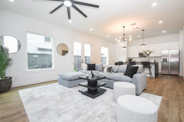 6533 Sealey Street, Houston, TX 77091