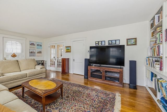 12 Woodlawn Ave, Chelmsford, MA 01824