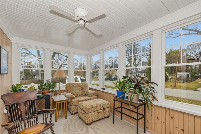 12 Woodlawn Ave, Chelmsford, MA 01824