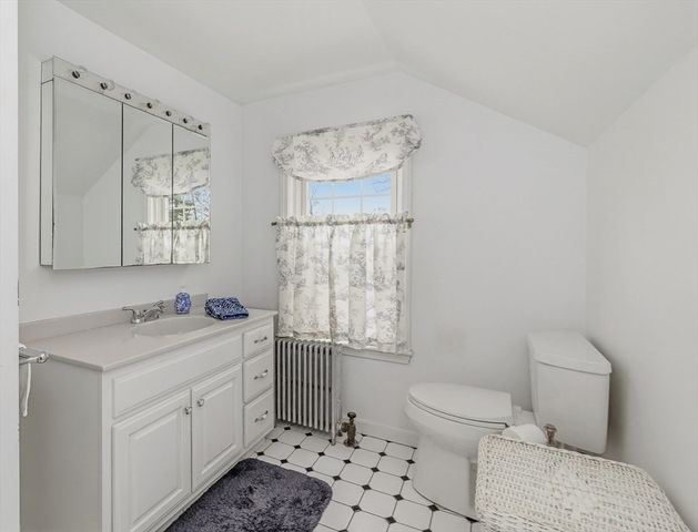 12 Woodlawn Ave, Chelmsford, MA 01824