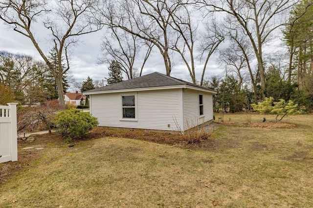 12 Woodlawn Ave, Chelmsford, MA 01824