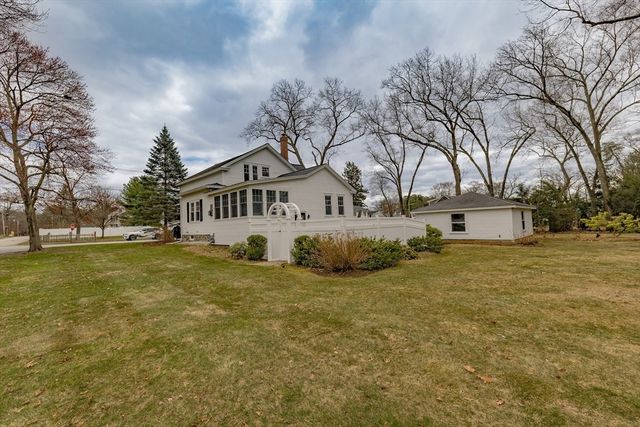 12 Woodlawn Ave, Chelmsford, MA 01824