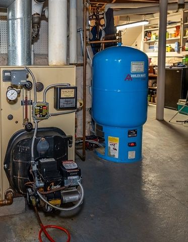 12 Woodlawn Ave, Chelmsford, MA 01824