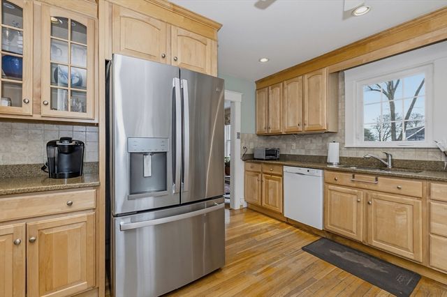 12 Woodlawn Ave, Chelmsford, MA 01824