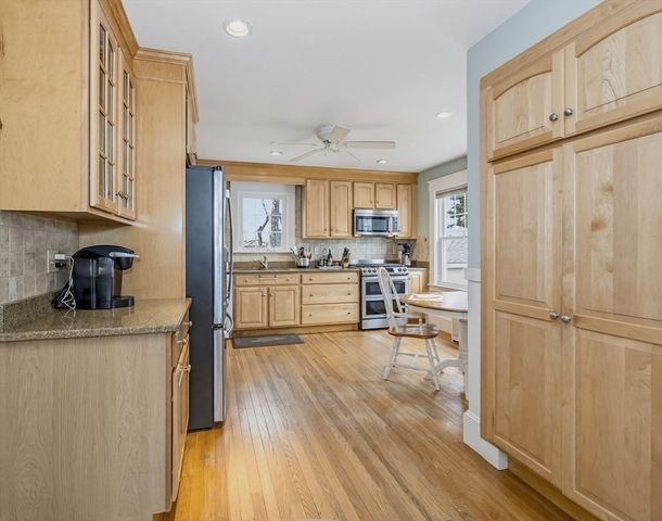 12 Woodlawn Ave, Chelmsford, MA 01824