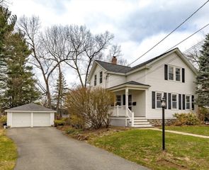 12 Woodlawn Ave, Chelmsford, MA 01824