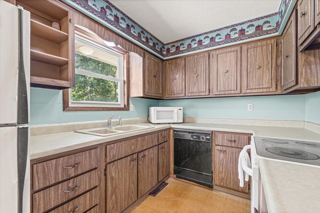 2709 PINE DR, Columbia, MO 65202