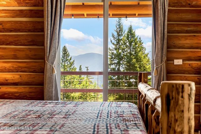 185 Larchwood Dr, Sagle, ID 83860