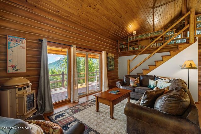 185 Larchwood Dr, Sagle, ID 83860