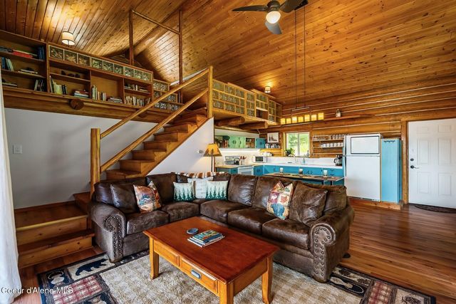 185 Larchwood Dr, Sagle, ID 83860