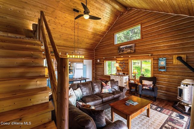 185 Larchwood Dr, Sagle, ID 83860