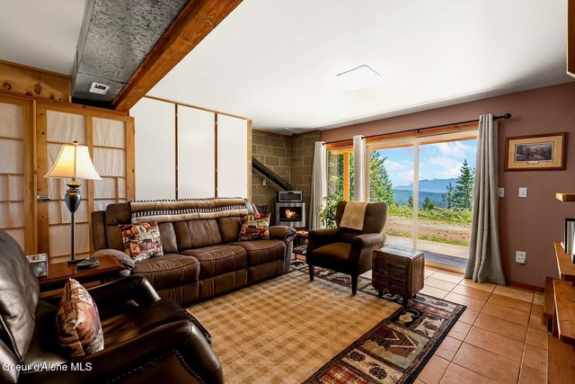 185 Larchwood Dr, Sagle, ID 83860