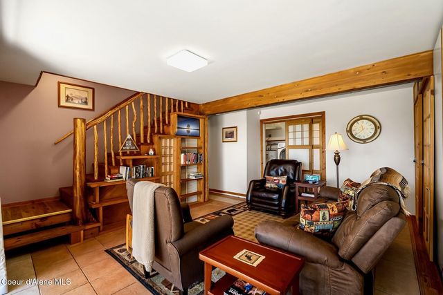 185 Larchwood Dr, Sagle, ID 83860