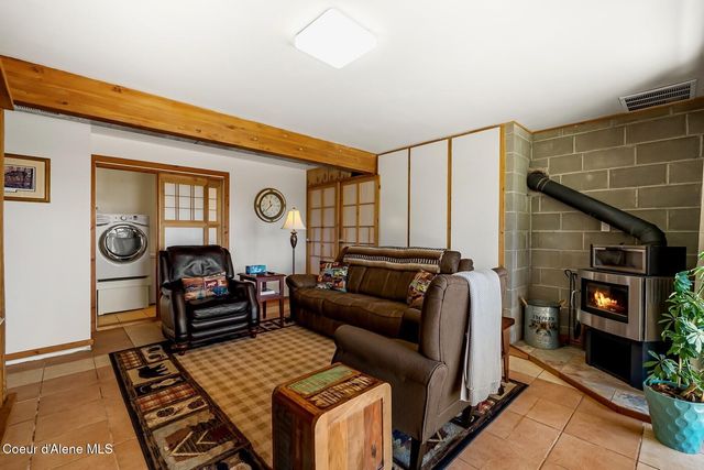 185 Larchwood Dr, Sagle, ID 83860