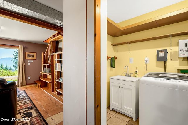 185 Larchwood Dr, Sagle, ID 83860