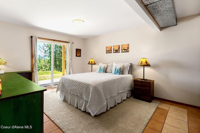 185 Larchwood Dr, Sagle, ID 83860