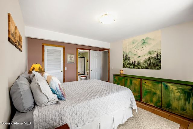 185 Larchwood Dr, Sagle, ID 83860