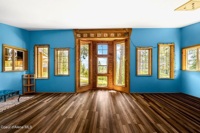 185 Larchwood Dr, Sagle, ID 83860
