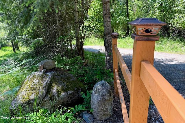 185 Larchwood Dr, Sagle, ID 83860