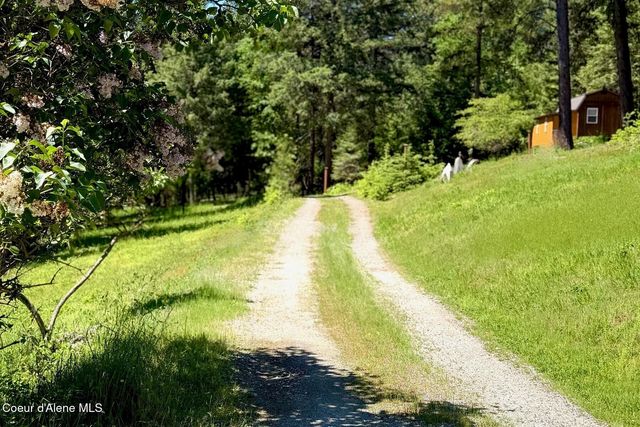 185 Larchwood Dr, Sagle, ID 83860