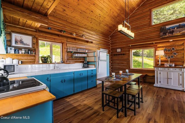 185 Larchwood Dr, Sagle, ID 83860