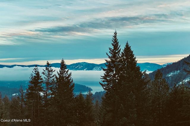 185 Larchwood Dr, Sagle, ID 83860
