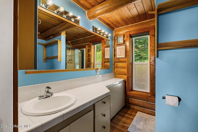 185 Larchwood Dr, Sagle, ID 83860