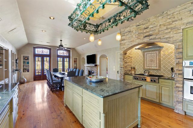 1354 The High RD, Austin, TX 78746