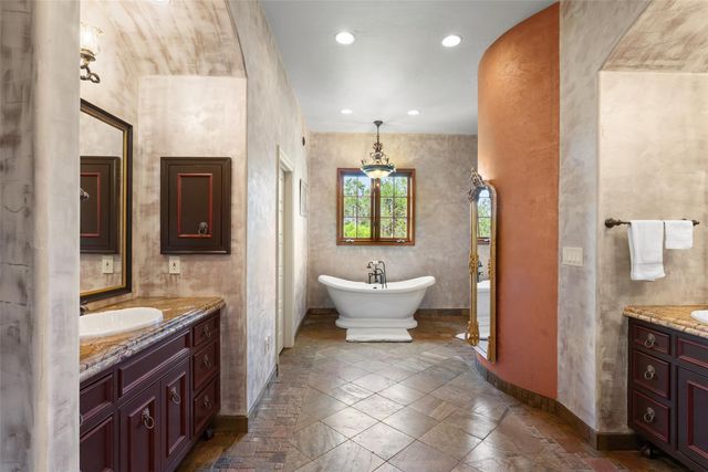 1354 The High RD, Austin, TX 78746