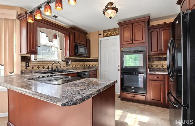 16309 Hampden Place, Florissant, MO 63034