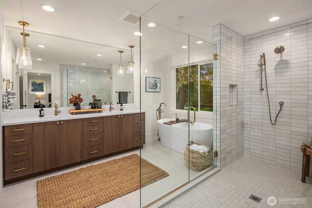 13662 NE 101st Street, Kirkland, WA 98033