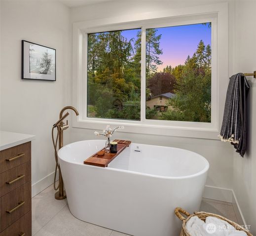 13662 NE 101st Street, Kirkland, WA 98033