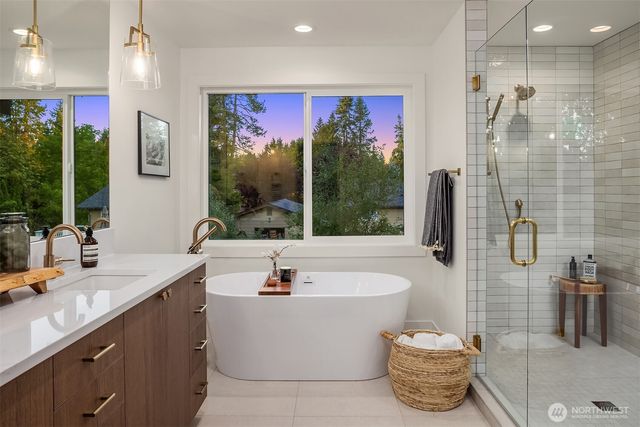 13662 NE 101st Street, Kirkland, WA 98033