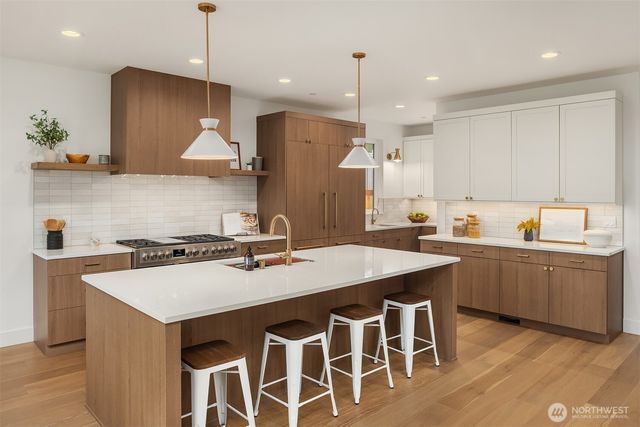 13662 NE 101st Street, Kirkland, WA 98033