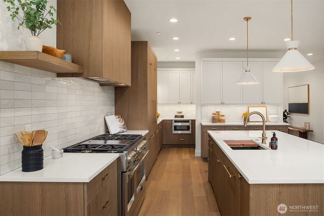 13662 NE 101st Street, Kirkland, WA 98033