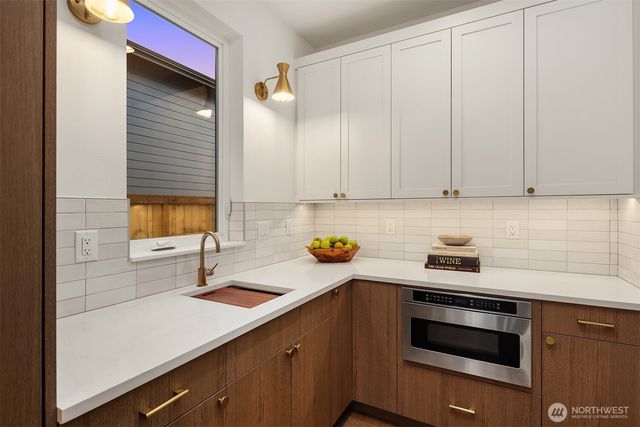 13662 NE 101st Street, Kirkland, WA 98033