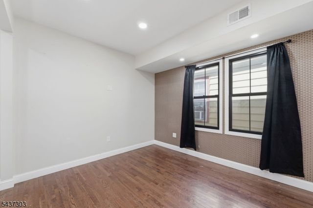851 Garden St, Elizabeth City, NJ 07202