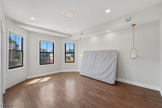 851 Garden St, Elizabeth City, NJ 07202