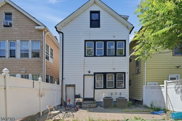 851 Garden St, Elizabeth City, NJ 07202