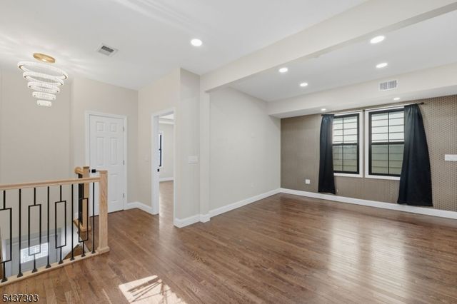 851 Garden St, Elizabeth City, NJ 07202