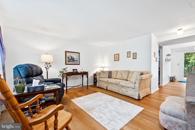 49 HUNTLEY CT, Sterling, VA 20165