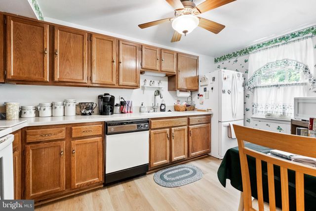 49 HUNTLEY CT, Sterling, VA 20165