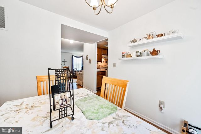 49 HUNTLEY CT, Sterling, VA 20165