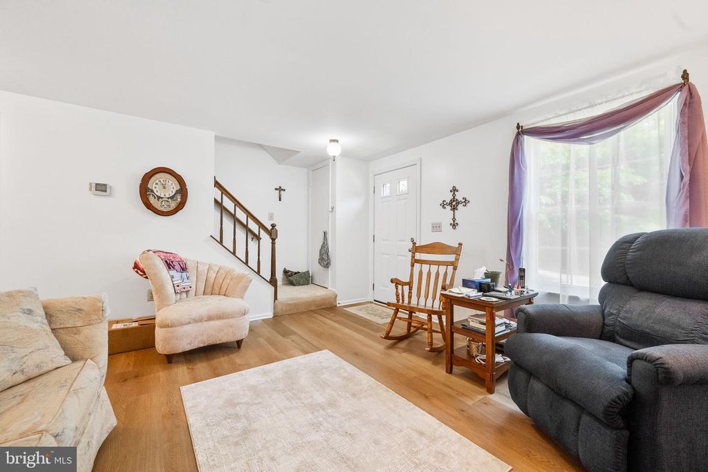 49 HUNTLEY CT, Sterling, VA 20165