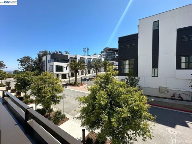 1 Bristol 302, San Francisco, CA 94130