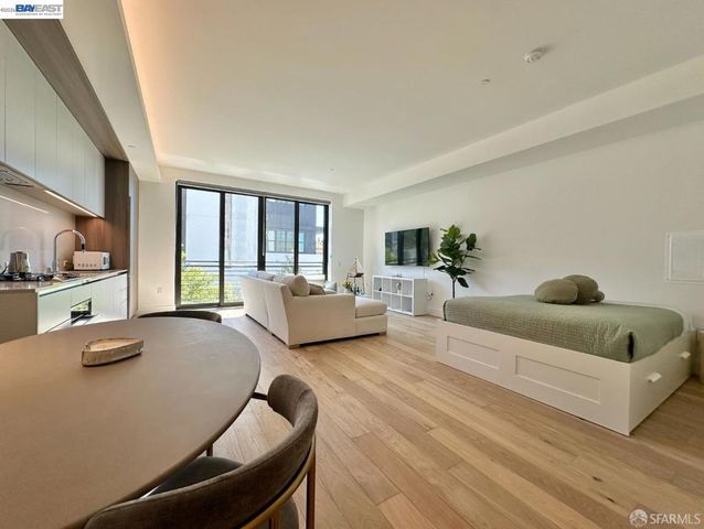 1 Bristol 302, San Francisco, CA 94130
