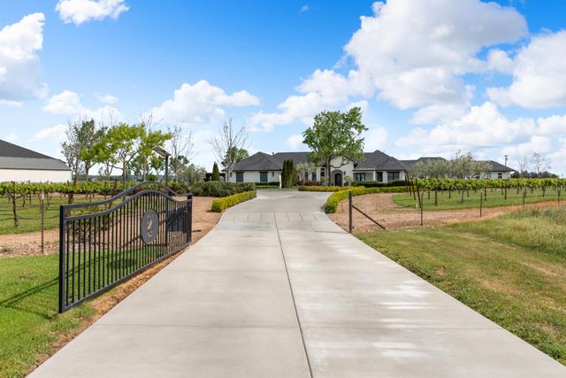 16641 Sonora Rd, Oakdale, CA 95361